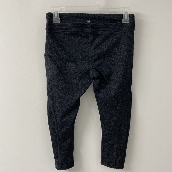 Forever 21 XXI Women’s workout charcoal grey capri pants - size small - Picture 3 of 5